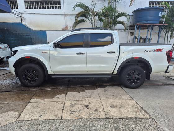 NISSAN FRONTIER 2.3 16V TURBO DIESEL PRO4X CD 4X4 AUTOMÁTICO